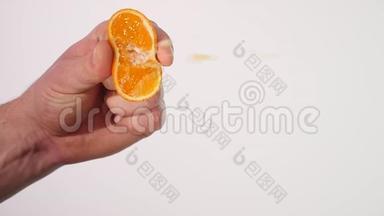 雄手捏鲜橘汁.. 手捏橘子